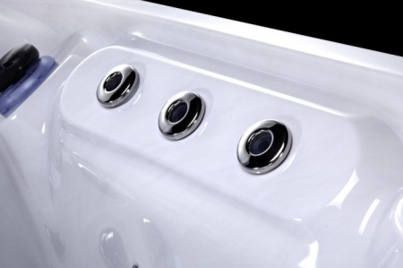 Гидромассажный спа-бассейн Sunrans SR806A Гидромассажный спа-бассейн Sunrans SR806A